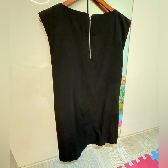 Beautiful dress - Picture 4 of 4